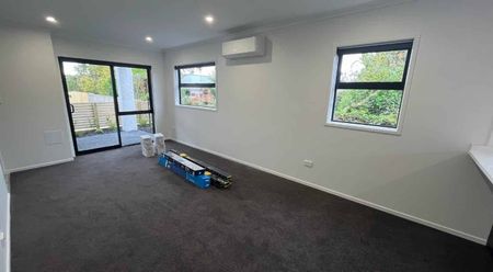 Brand New Home in a Quiet Chartwell Street - Photo 4