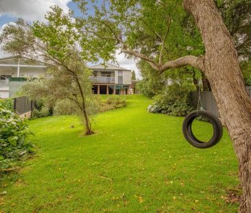 3-BEDROOM COTTAGE WITH STUNNING LAKE AND BUSHLAND VIEWS - Photo 1