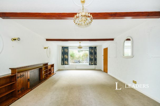 4 bedroom house to rent Park Road, Kenley, CR8 - Photo 1