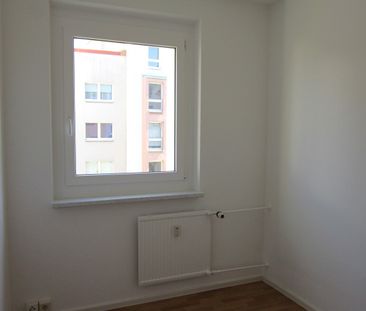 Große 4-Raum-Wohnung mit Balkon - Photo 2