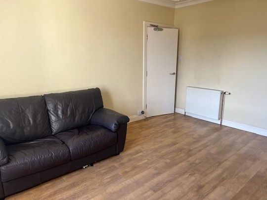 3 bedroom flat to rent - Photo 1
