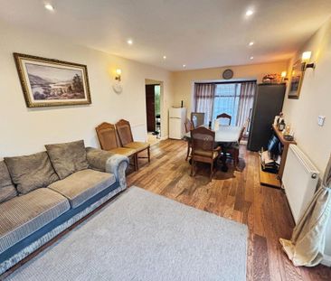 Etton Close, Hornchurch, RM12 - Photo 1