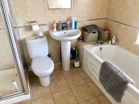 CHRISTCHURCH ROAD, IIFORD (P00335) - Photo 4