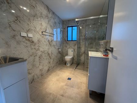 Luxurious Living in a Quiet Neighbourhood - Photo 5