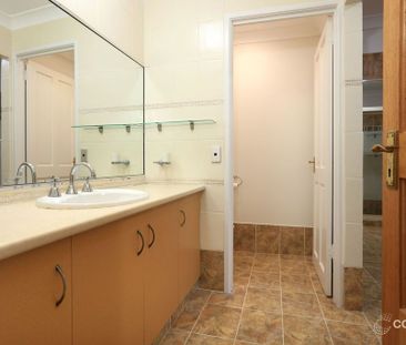 Spacious & Versatile Townhouse - Photo 4