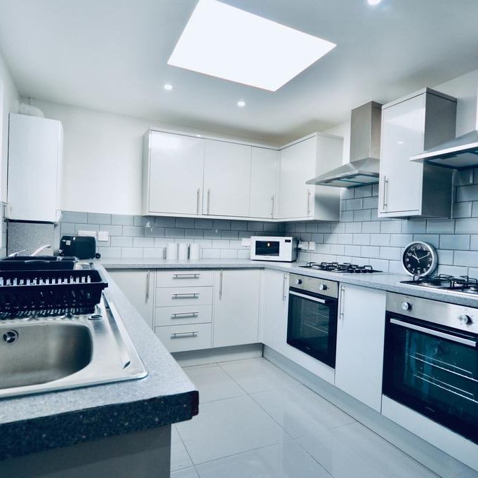 2 bedroom house share to rent - Photo 1