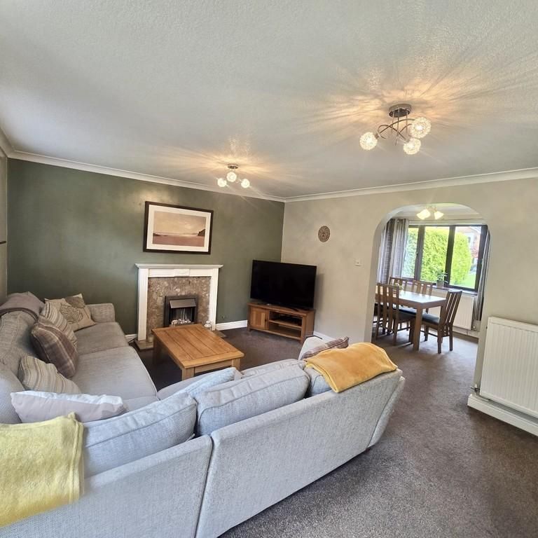 4 bedroom detached house to rent - Photo 1