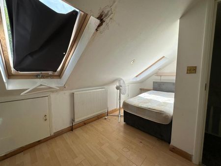 8 bedroom end of terrace house to rent - Photo 2