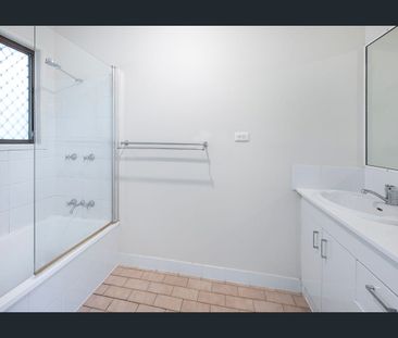 101 Redwood Street, Stafford Heights, Qld 4053 - Photo 5