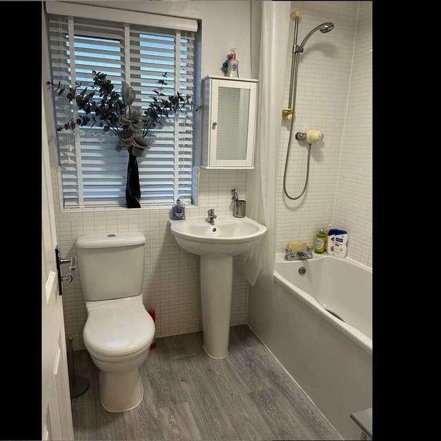 Lewis Walk, Kirkby, L33 - Photo 1