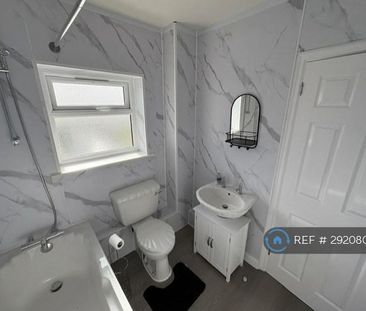 3 bedroom terraced house to rent - Photo 6