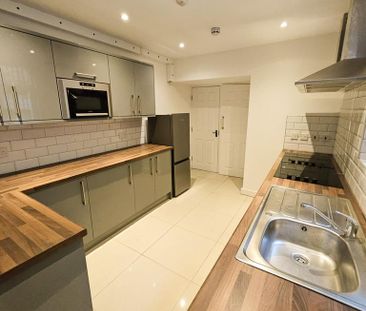 1 bedroom in a house share to rent - Photo 2