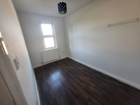 3 bedroom terraced house to rent - Photo 2