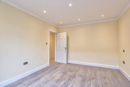 4 bedroom terraced house to rent - Photo 3