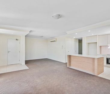 2 BEDROOM APARTMENT - LAKESIDE LIVING IN BOUTIQUE VARSITY LAKES! - Photo 3