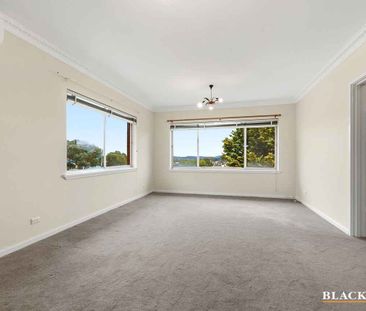 Charming Three-Bedroom Home Opposite the Oval – Space, Comfort &... - Photo 1