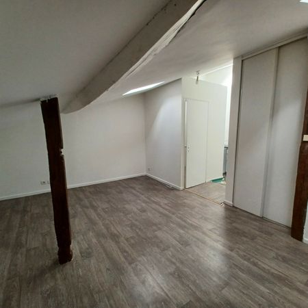 Location Appartement 1 pièce 16m² CAHORS 46000 - Photo 4
