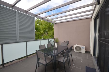 Immaculate 2 Bedroom Apartment - Photo 2