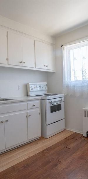 3 Bed, 1 Bath - 6501 Boulevard Joseph-Renaud, Anjou - Photo 1