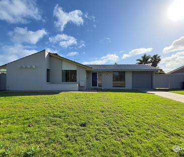 MODERN 3X1 HOME WITH LARGE WORKSHOP & SIDE ACCESS FOR BOAT OR CARAV... - Photo 2