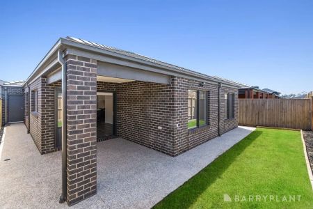 “IMPRESSIVE RIVERWALK RESIDENCE WITH QUALITY FEATURES THROUGHOUT” - Photo 2