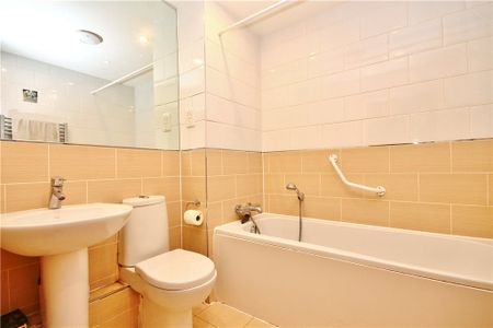 Thorpe Road, Staines-upon-Thames, Surrey, TW18 3HT - Photo 5