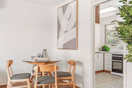 Charming 2-Bedroom Unit in Bonbeach - Photo 2