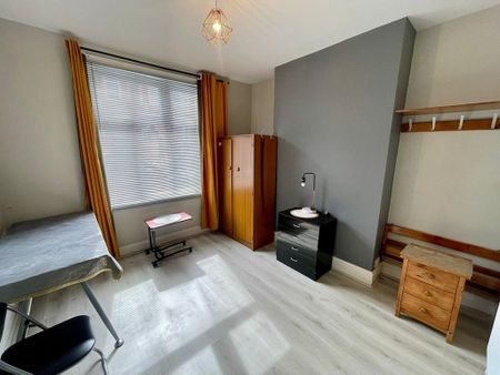 3 bedroom terraced house to rent - Photo 3