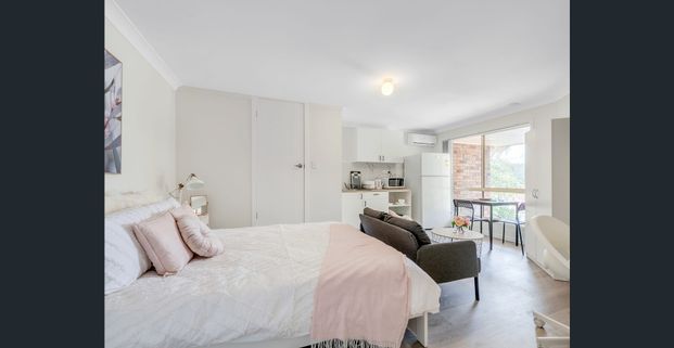 🌿 Exclusive Co-Living in Ferny Grove - Only 1 Room Left! – Private Ensuite Room with Kitchenette - Photo 1