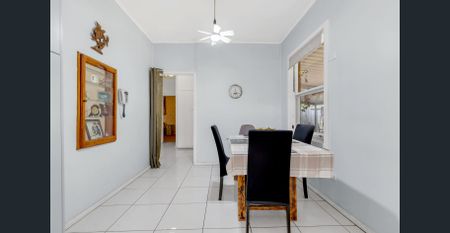 Renovated 3 bedroom home - Photo 5