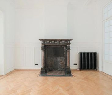 EU District : Stunning 3-Bed Duplex with Garden - Photo 3