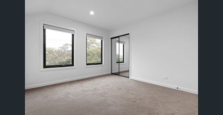 LIKE NEW TOWNHOME IN THE HEART OF ELTHAM VILLAGE SHOPPING CENTRE - Photo 5