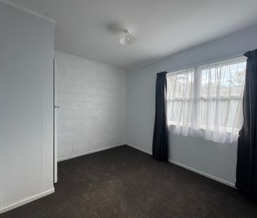 Sunny Family Home - Photo 2