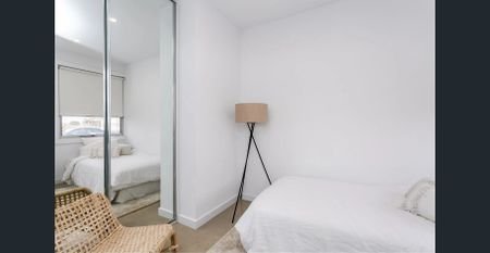 Immaculate 2-Bedroom Townhouse/Loft – Low-Maintenance Luxury in the Heart of Lightsview - Photo 2