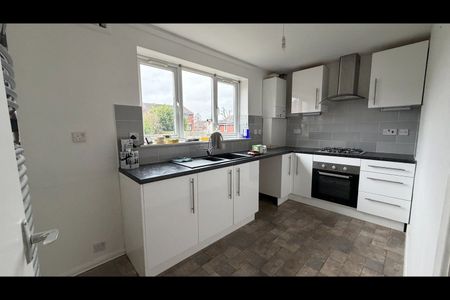 3 Bed Terraced House, Wetherlam Close, NG2 - Photo 5