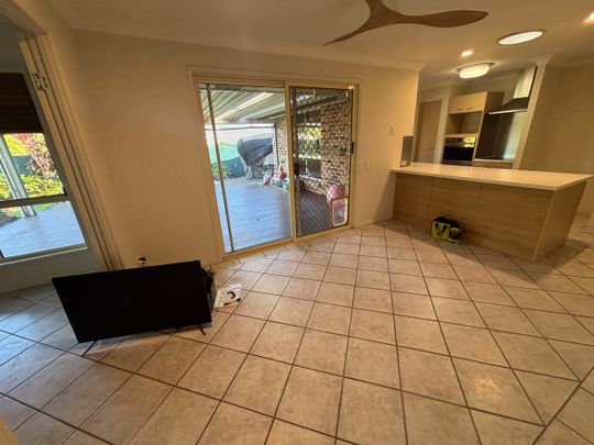 Stylish 3-Bedroom plus study Family Home in Prime Parkwood Location - Photo 1