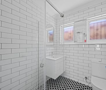 Renovated & Light Filled Three Bedroom Abode - Photo 6