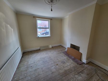 3 Bedroom Terraced for Rent - Photo 2