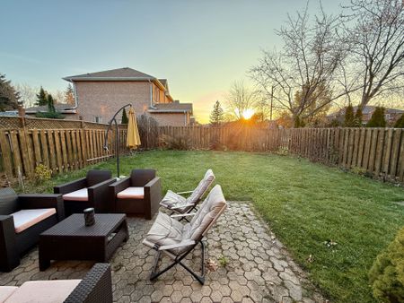 For Lease - 15 Inverhuron Trail, Oakville, Ontario - Photo 2