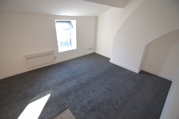 To Let 2 Bed Flat - Photo 1