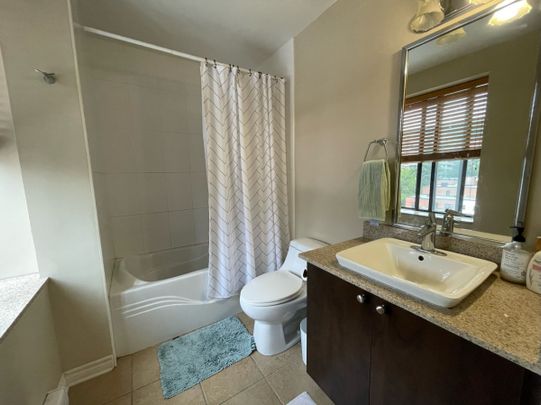 Condo 2 chambres complètement meublé au centre- ville de Montréal. - Photo 1