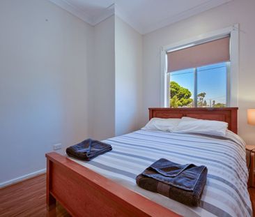 Fully Furnished And Tastefully Upgraded - Photo 4