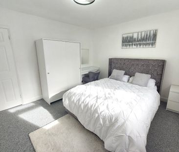 Pembroke Crescent - Photo 5