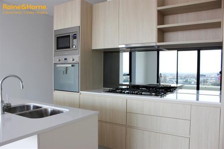 LUXURIOUS 2 BEDROOM APARTMENT + STUDY WITH AMAZING VIEWS - Photo 4