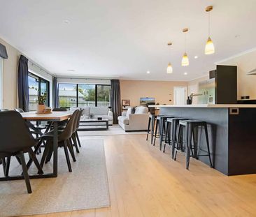 Right in Riverhead! - Photo 5