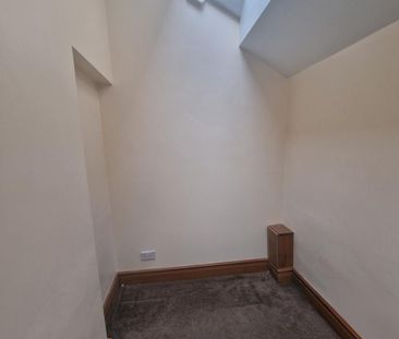 4 bedroom semi-detached house to rent - Photo 6