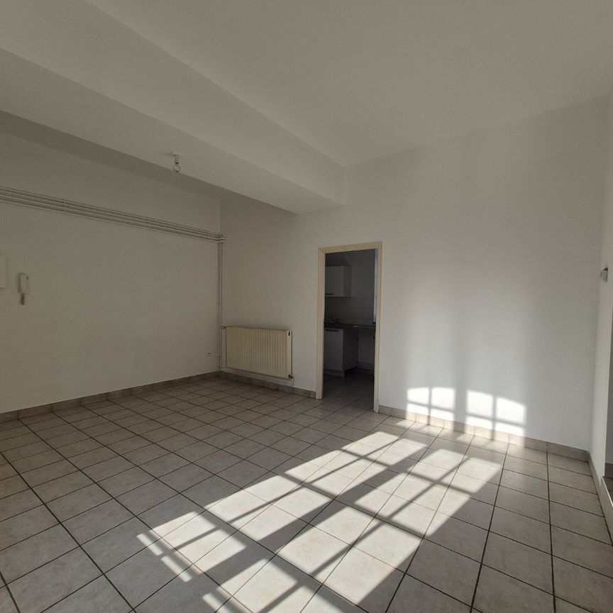 Location Appartement 4 pièces 94m² ST OMER 62500 - Photo 1