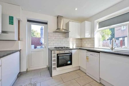 Kt, New Haw, KT15 - Photo 2