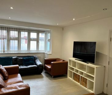 5 bedroom semi-detached house to rent - Photo 1