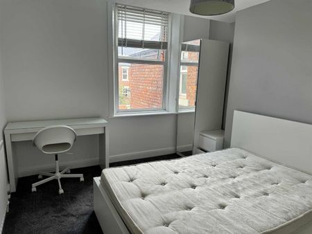 Newcastle upon Tyne - Photo 4